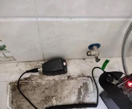 新青屋顶漏水维修公司分享下卫生间漏水的危害及解决方法